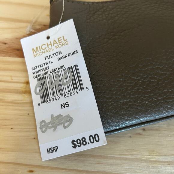 NWT Michael Kors Fulton Leather Wristlet - Picture 4 of 8